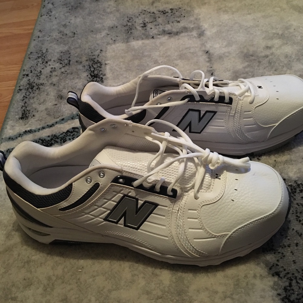 New Balance 856.